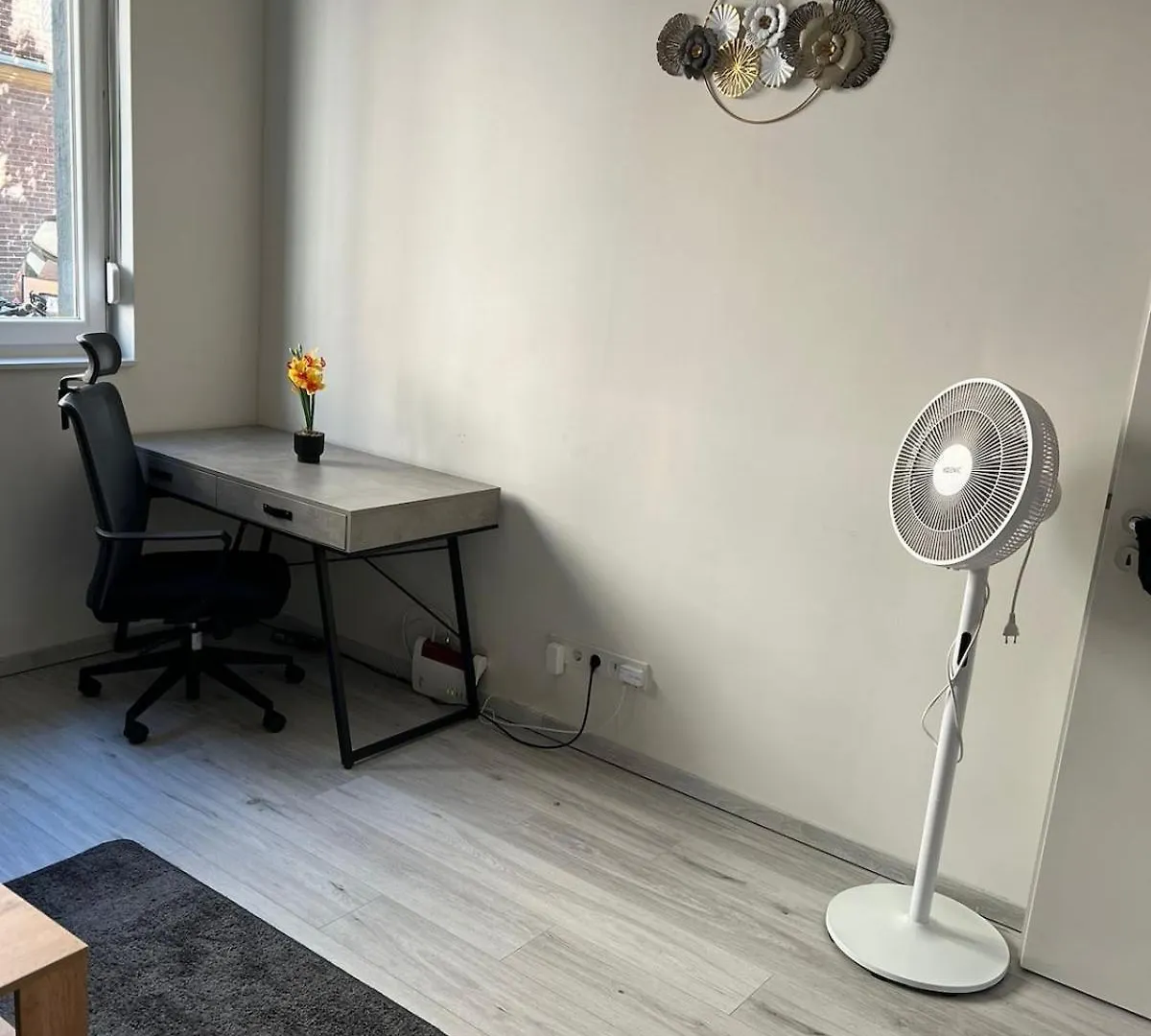 קלן Modern Flat For 3 Guests Near City And Transport 0*,