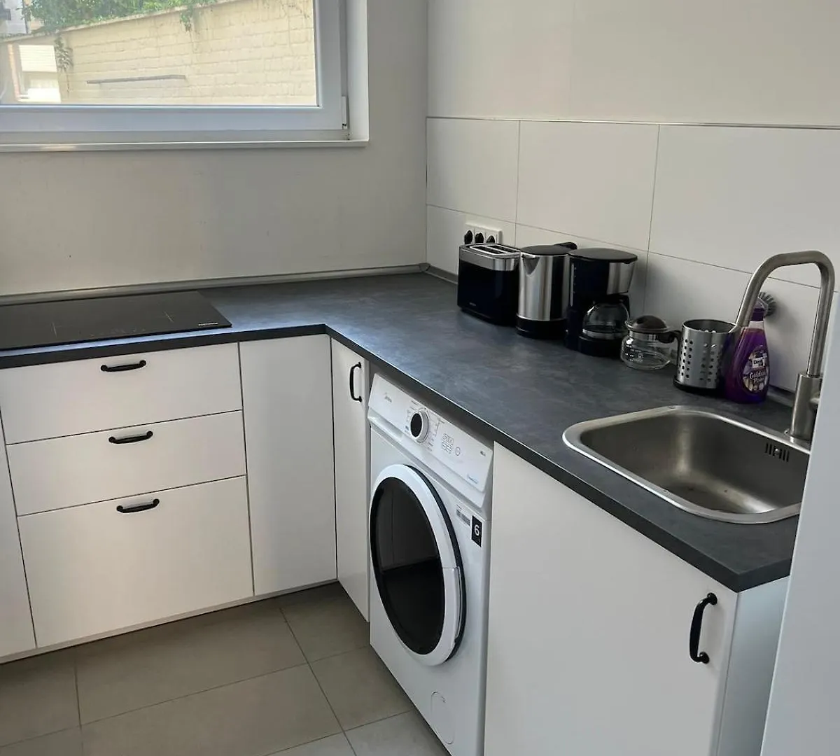 קלן Modern Flat For 3 Guests Near City And Transport דירה