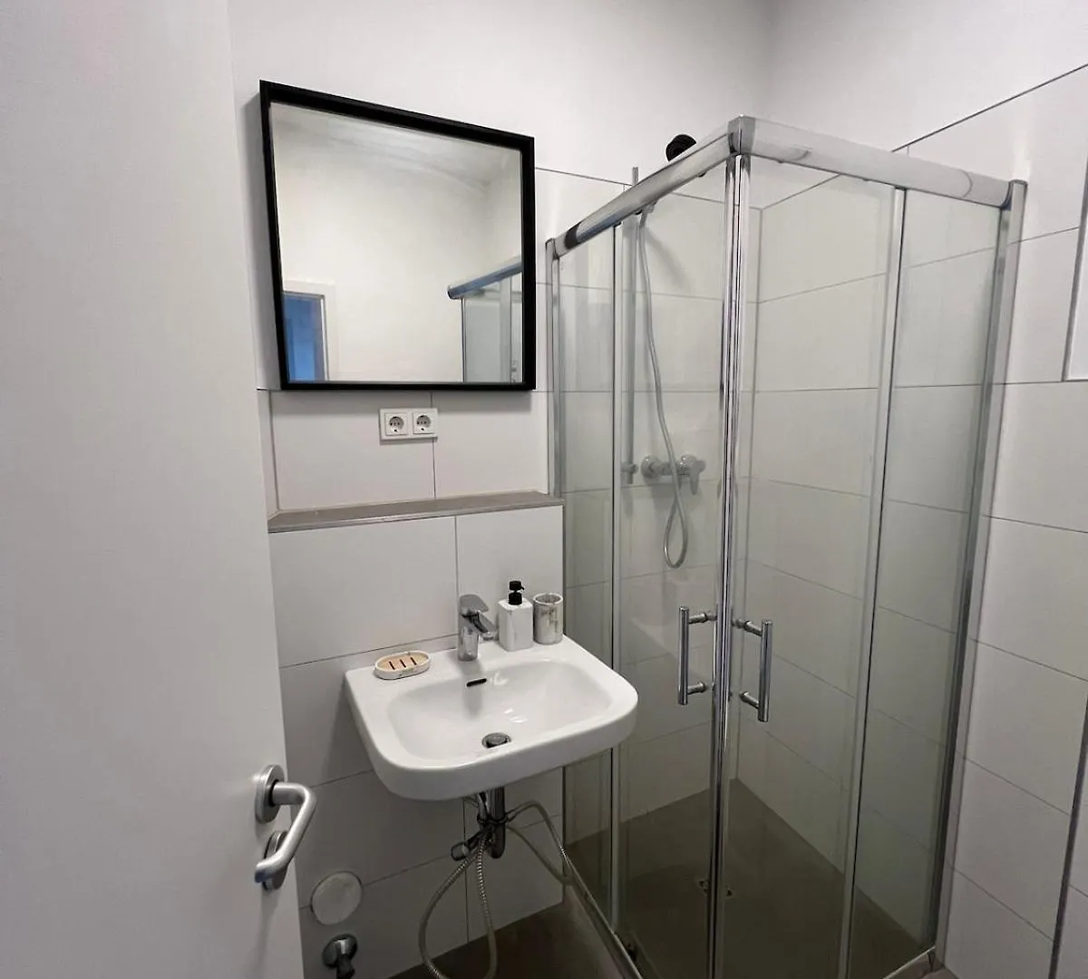 Modern Flat For 3 Guests Near City And Transport Köln
